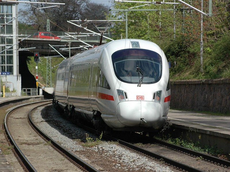 Am 20.04.07 durchfhrt die BR 411 (Tz1156) Leipzig-Mckern als ICE1559.