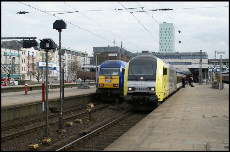Am 20.04.2008 treffen sich DE 2000-03, die gerade eine NOB aus Westerland gebracht hat, und ER 20-015,der mit einer NOB nach Westerland bereit steht, in Hamburg-Altona.  