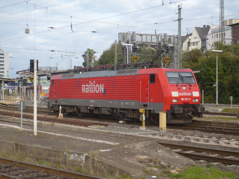Am 20.09.08 rangiert die 189 057-3 von DB Schenker im Bahnhof Gieen