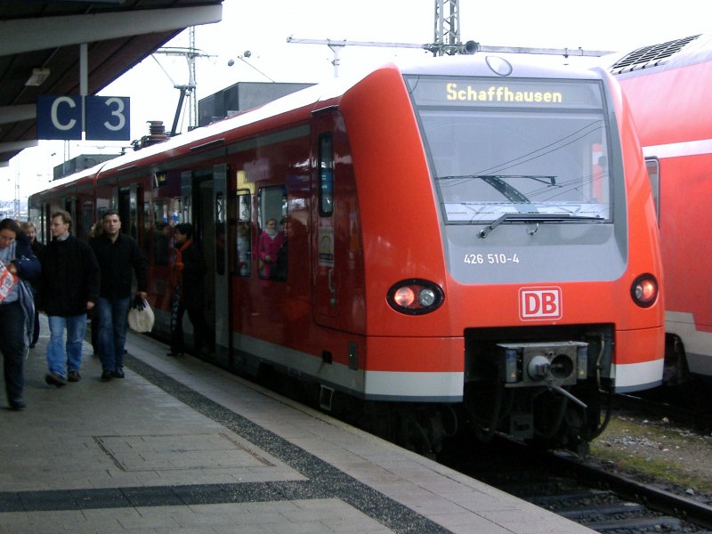 Am 20.12.2008 ist 426 510-4 gerade aus Schaffhausen eingetroffen und wird um 11:06 als RB 31346 wieder nach dort fahren.
