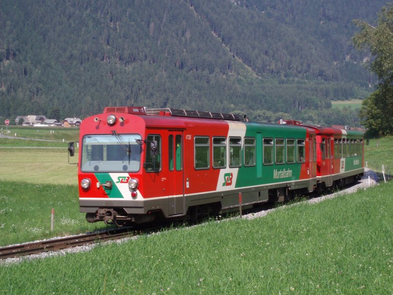 Am 20.8.2009 fuhr VT35+VS42 als R8711 nach Tamsweg bei Frojach.