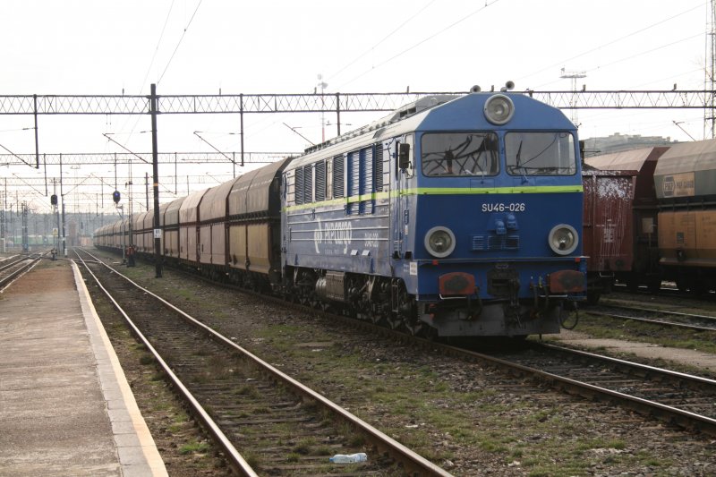 Am 21.03.09 wartet SU46-026 in Wegliniec auf die Ausfahrt nach Horka.