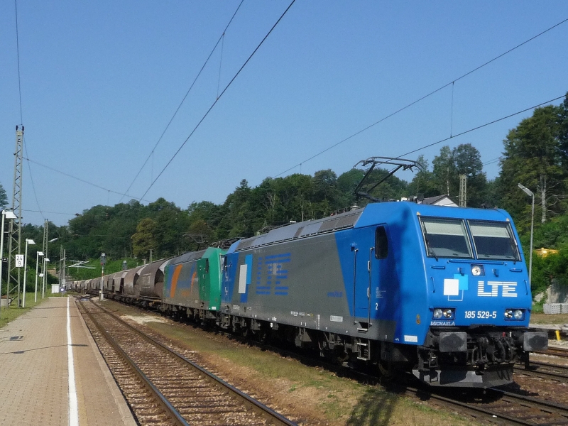 Am 21.08.09 konnte ich diese beiden 185 auf der �sterreichischen Westbahn in Rekawinkel festhalten.