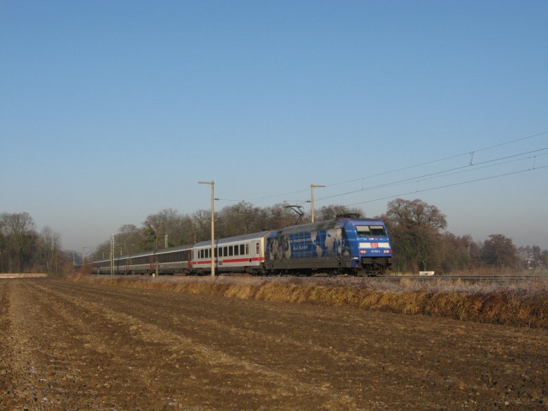Am 21.12.2007 ist 101 102  Alle Menschen sind Gleich  bei Brhl mit EC 101 Richtung Basel/Chur unterwegs.