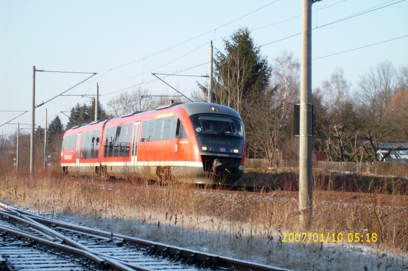 Am 2.1.2008 fhrt ein VT 642 durch Chemnitz- Hilbersdorf am sem- chemnitz vorbei.