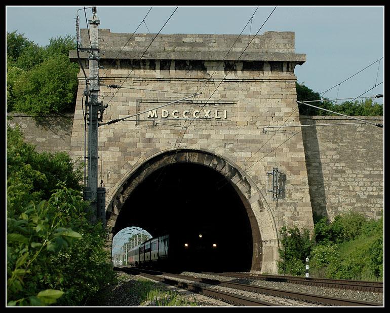 Am 21.5.2006 ist 1116 124 mit dem IC 631  Alpen-Adria Uni Klagenfurt  nach Villach unterwegs.