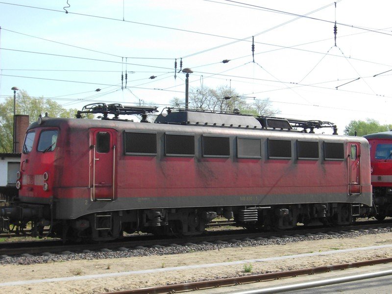 Am 22.04.07 steht 140 830-1 im Bahnhof von Wismar und wartet auf neue Aufgaben.
<a href= http://staedte.kaposo.de  target= _blank ><img src= http://www.Bahnbilder.de/counter/counter_new.php?key=292486321  alt= Städte auf Kaposo  title= Städte auf Kaposo  border= 0  /></a>