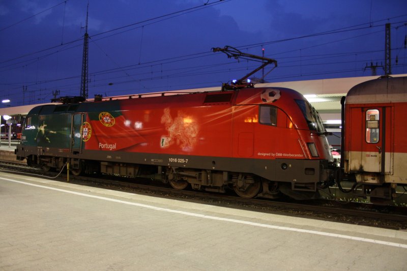 Am 22.04.2009 zog die 1016 025  Portugal  den Nachtzug Richtung Roma Termini. 