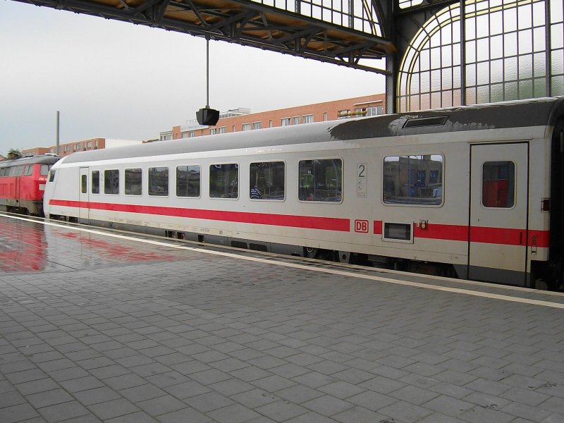 Am 22.08.07 steht der IC 2121 von Puttgarden nach Frankfurt (M) Hbf im Lbecker Hbf. 