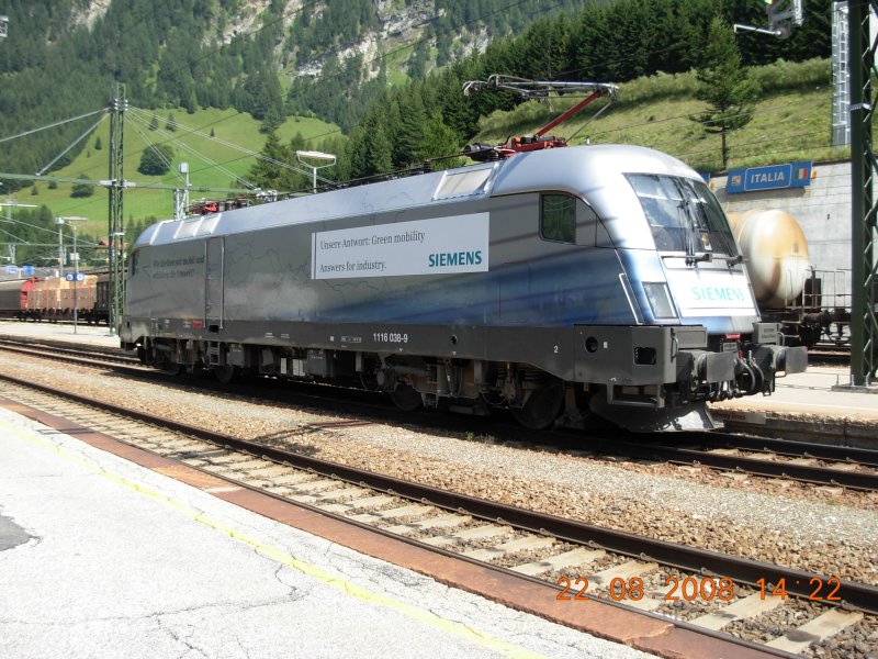 Am 22.8.2008 war im Bahnhof Brenner genau an der Staatsgrenze zwischen sterreich und Italien der Siemens-Taurus 1116 038-9 zu sehen, bevor er einen Personenzug in den Innsbrucker Hauptbahnhof fhrte.