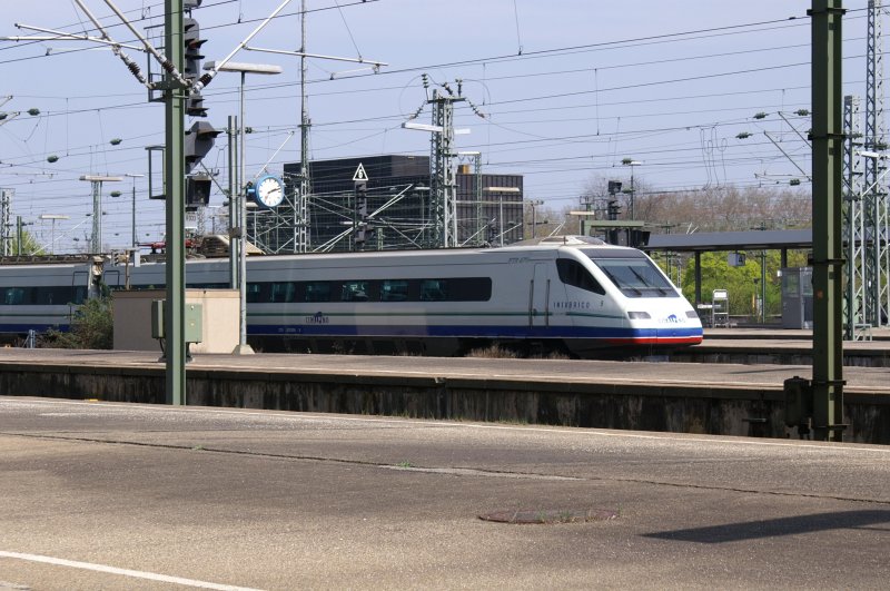 Am 23.04.2006 Der Cisalpino bei der einfahrt in den Stuttgarter Hbf. Strecke Mailand-Stuttgart