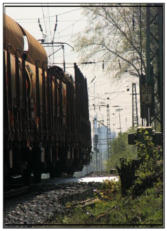 Am 23.04.2008 passiert 139 558-1 mit ihrem Gz den B-Bismarck. 