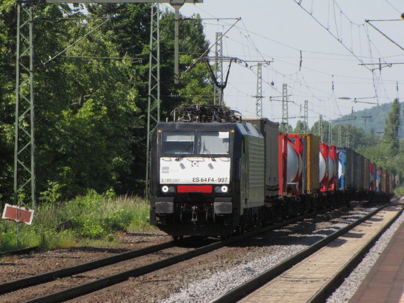 Am 23.05.09 war ES 64 F4-997 f�r ERS Railways in Unkel unterwegs.