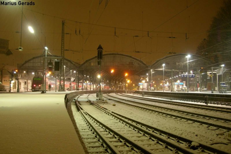 Am 23.11.2008 zeigt sich der Aachener Hbf unter einer schnen Schneedecke eingehllt im Abendlicht