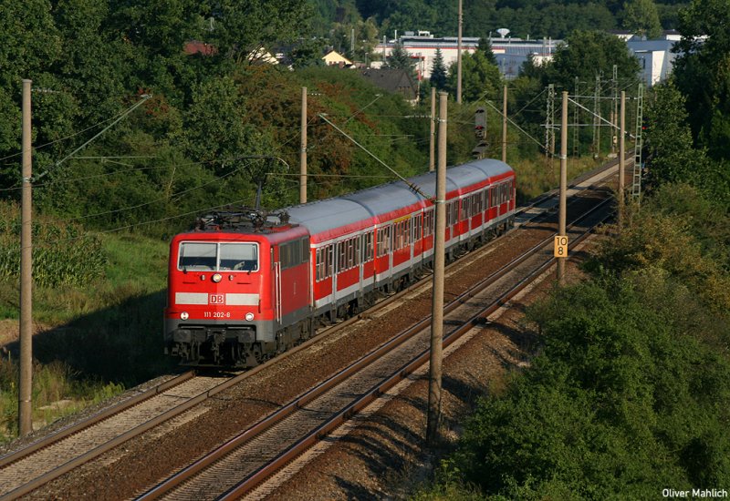 Am 24. August 2007 verlsst 111 202 den Bahnhof Siegelsdorf.