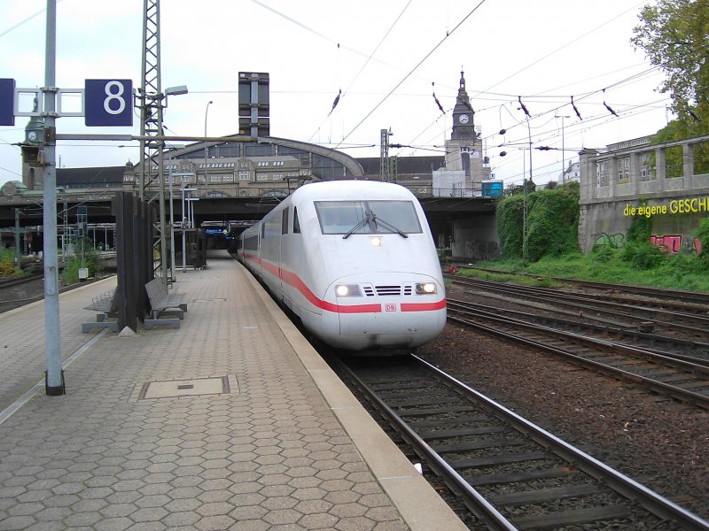 Am 24.10 07 kam dieser ICE 1 in den Hamburger Hbf eingefahren. Dieser ICE hatte nur ein TK (Bild ohne den TK schon vor ein Paar Tagen ins Netz gestellt auch in dieser Kategorie).