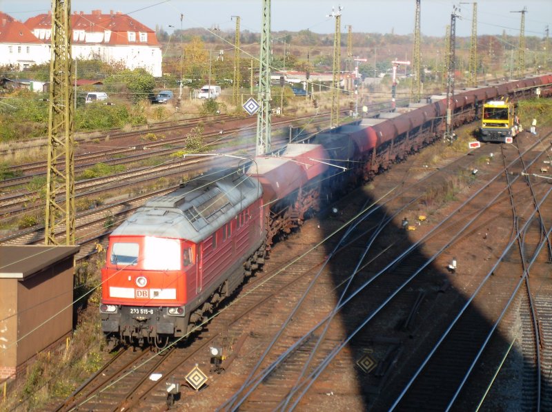 Am 24.10.2008, fuhr 233 515- 6, mit einem leeren Kohlezug, in den Gterbahnhof Halle Saale.