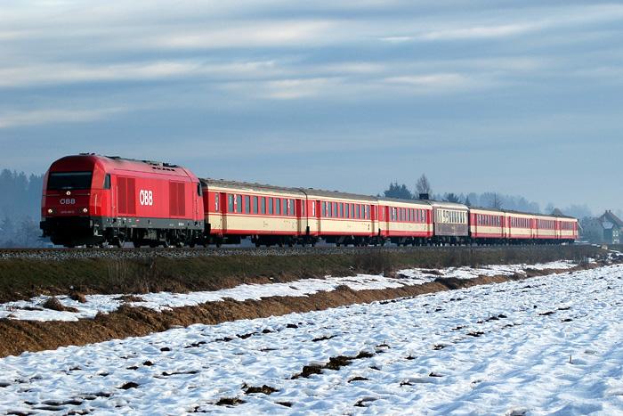 Am 24.12.05 wurde von Fehring nach Deutschlandsberg ein Sonderpersonenzug mit der 2016 081 in Verkehr gesetzt.

Bis Graz als Planzug 4711 unterwegs bekam er auf dem Netz der GKB von Graz bis Deutschlandsberg die Nr. 8511. Auf dem Bild befindet sich  8511 kurz vor der Durchfahrt in Frauental a.d. L.