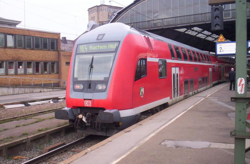 Am 24.3.2005 kam ein 763.6 aus Dortmund mit dem RE4  Wupper-Express  in Aachen Hbf an.