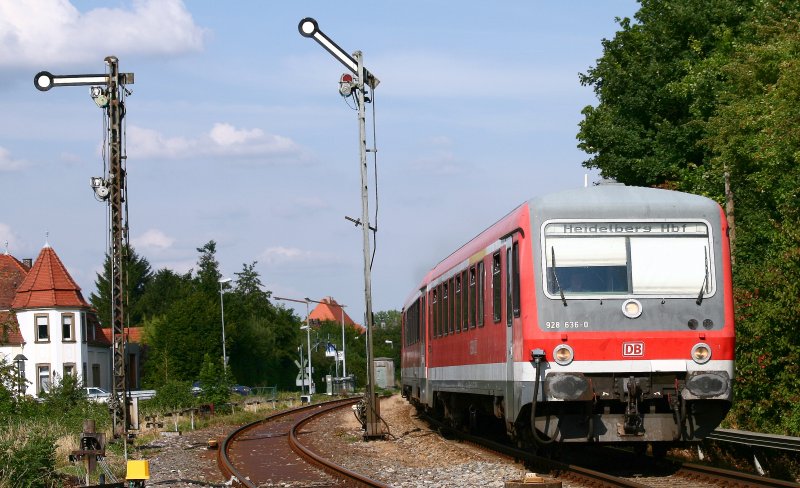 Am 25. Juli 2008 fahren zwei in Ludwigshafen beheimatete 628 als Regionalbahn von Bad Friedrichshall Jagstfeld nach Heidelberg HBF. Die Aufnahme entstand bei Grombach. 
