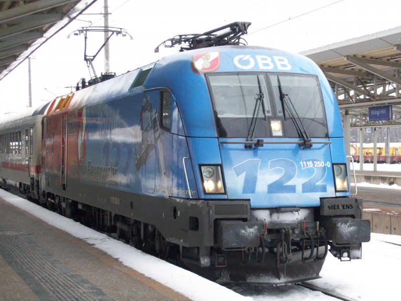 Am 25.02.2009 fuhr mir die Feuerwehrlok 1116 250 vor die Kamera.
Am Bild zusehen mit EC nach Mnchen Hbf. 
Wrgl 25.02.2009
