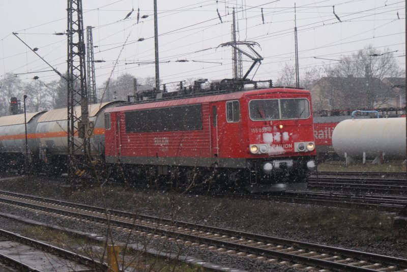 Am 25.03.2009 fuhr die BR 155 033-4 mit Kesselwagen in den Seelzer Rangierbahnhof ein.
