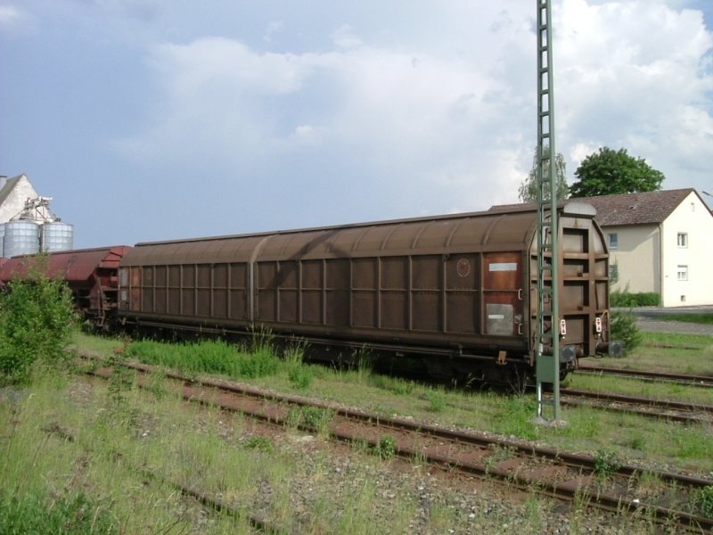 Am 25.05.2007 pendelte dieser Hab... zwischen den Werken Hirschau und Schnaittenbach der Firma AKW-Kick GmbH. Hier steht er an den Wagen, die sp�ter von einer 294 zum Werk Schnaittenbach gebracht werden. Wagennummer: 33 68 278 0 111-9 (Strecke Amberg-Schnaittenbach)