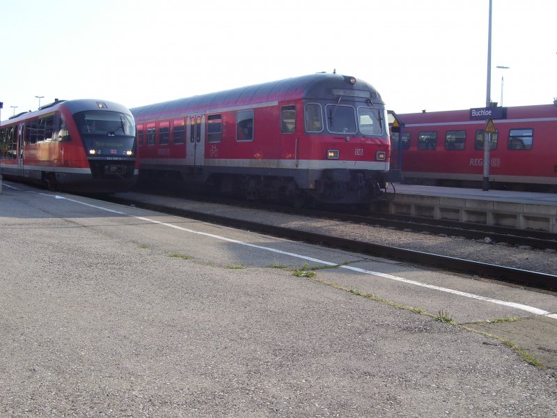 Am 25.7.2008 steht RE 32991 (Buchloe - Mnchen) abfahrbereit in Buchloe neben 642 099