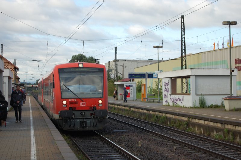 Am 25.7.2009 schafften es zwei Verbrennungstriebwagen der BR 650 von Herrenberg nach Wendlingen ohne sich selbst zu entznden. Ich nutzte dort die Gelegenheit und hielt 650 019-3 optisch fest.