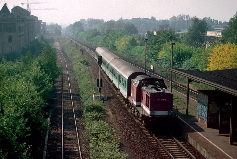 Am 26. September 1998 erreicht 202658 Dresden Industriegelaende mit der RB17864 nach Koenigsbrueck.