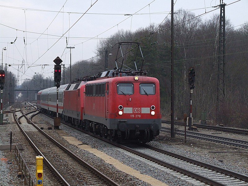 Am 26.02.2009 begegnete mir 115 278 mit einem Schadzug in Gnzburg.