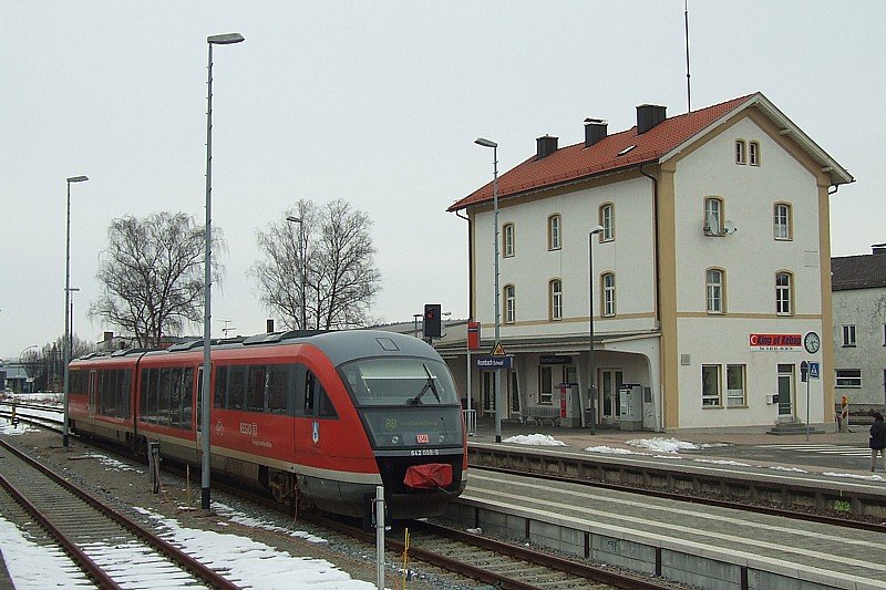 Am 26.02.2009 hat sich mit 642 088 wieder einmal ein VT der Kneipp-Lechfeld-Bahn nach Krumbach verirrt. 