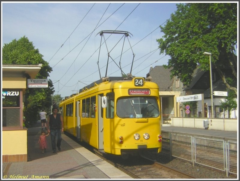 Am 26.05.2007 fand eine Sonderfahrt mit dem Museumstriebwagen 111 (ex 902 Baujahr 1969) der Bauart O statt. Dabei wurde auch die Stadtbahnstrecke nach Oberursel-Hohemark befahren. Die Aufnahme zeigt den Triebwagen an der Station Oberursel Bahnhof. Die Beschilderung ist nicht ganz authentisch, die Linie 24 fuhr hier frher zwar von Oberursel zum Frankfurter Hauptbahnhof, aber der Wagentyp wurde niemals auf dieser Linie eingesetzt. 