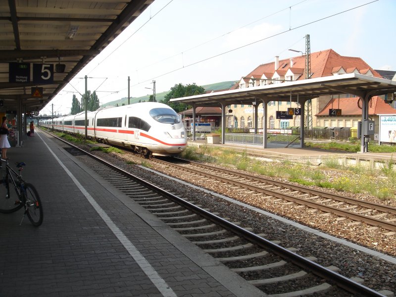 Am 26.06.06 fuhr dieser ICE-3 von Dortmund HBF nach Mnchen Hbf. Hier bei der Durchfahrt im Kreis Stuttgart.