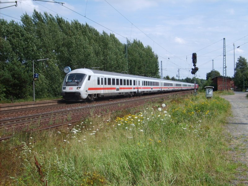 Am 26.7.07 fhrt ein InterCity durch den Bahnhof Radbruch