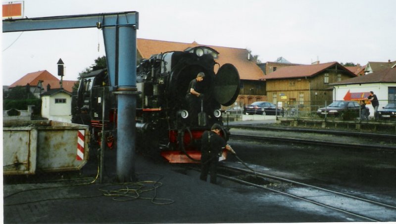 Am 26.Juli 06 wird die 99 7243 in wernigerode ausgeschlackt