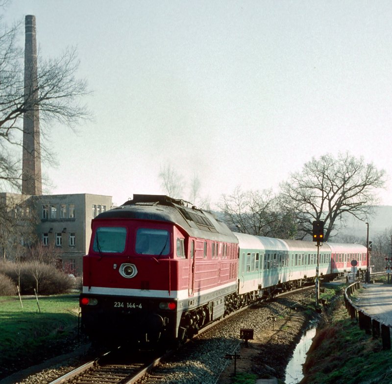 Am 27. Februar 1999 verlaesst 234144 Kamenz mit einer Regionalbahn nach Dresden Hbf.