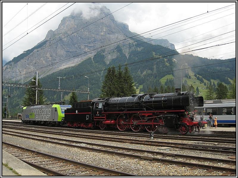 Am 27.07.2008 war 01 202 zusammen mit der Re 485 007 der BLS im Bahnhof von Kandersteg zu Gast.