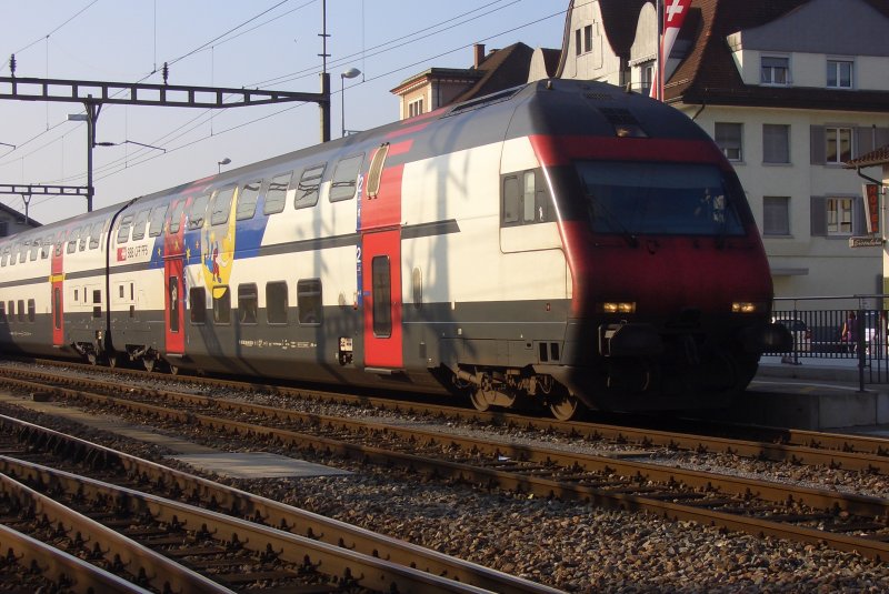 Am 27.09.09 steht in Weinfelden der IC nach Romanshorn mit Dosto Bt (Globi Spielabteil im Obergeschoss).  Besonders : Ein deklassierter A gleich dahinter.