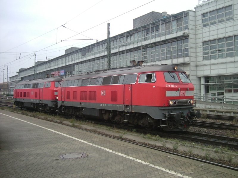 Am 27.09.2005 rangiert 218 192 und eine Schwester in Regensburg.