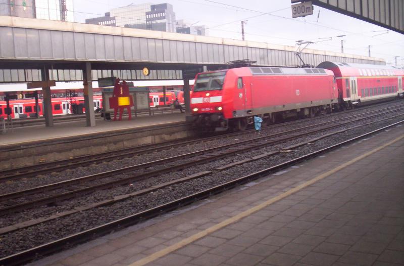 Am 28.03.2005 fuhr die 146 029-4 in den Essener Hbf ein mit dem RE 6  Westfalen-Express .