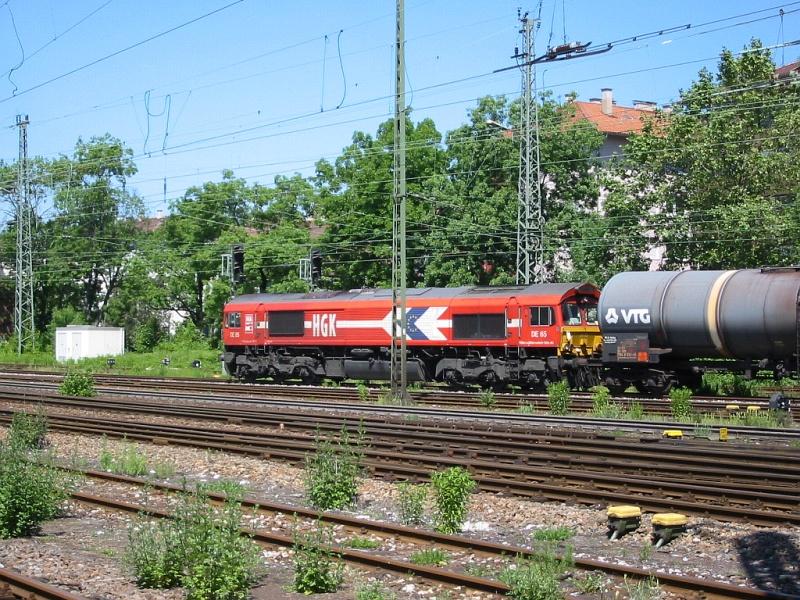 Am 28.05.2005 stand diese Class 66 der HGK mit einem Kesselwagen-Gterzug in Pforzheim Hbf.