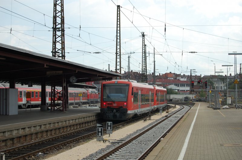 Am 28.8.2009 fhrt 650 111-8 aus Ulm aus Richtung Laupheim West.