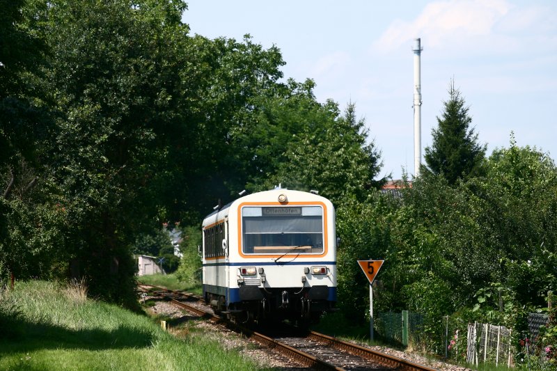 Am 29. Juli 2008 konnte der VT 125 der SWEG Ottenhfen bei seiner Fahrt von Achern nach Ottenhfen zwischen Achern Stadt und Oberachern festgehalten werden. 