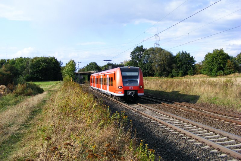 Am 29.08.09 ist der 426 502/002 als RB 15347 (Gieen-Friedberg(Hessen))
auf der Main-Weser-Bahn zwischen Groen-Linden und Langgns unterwegs.
Nchster Halt ist Langgns!!!