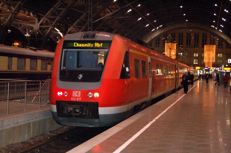 Am 29.11.08 ist 612 017 sowie ein weiterer 612er im Leipziger Hbf aus Chemnitz eingetroffen. Er wird demnchst wieder nach Chemnitz zurck fahren.