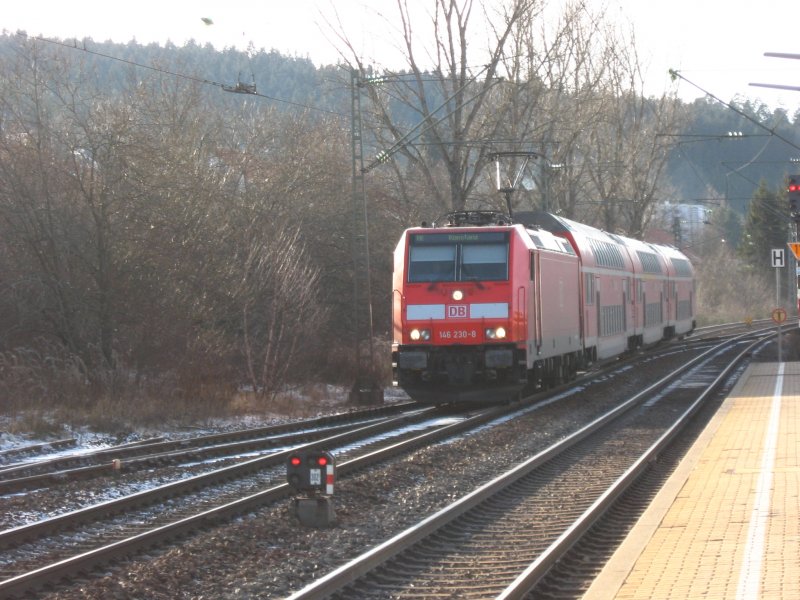 Am 29.12.06 fuhr BR 146 230-8 mit ihrem RE nach Konstanz in In St.Georgen/Schwarzwald ein