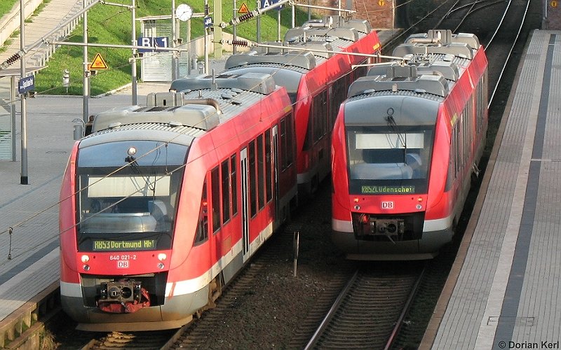 Am 29.12.2006 treffen sich in Dortmund Signal-Iduna-Park treffen sich VT640 und VT648. Die linke Traktion macht sich gleich auf den Weg Richtung Dortmund Hauptbahnhof, die rechte Richtung Ldenscheid.