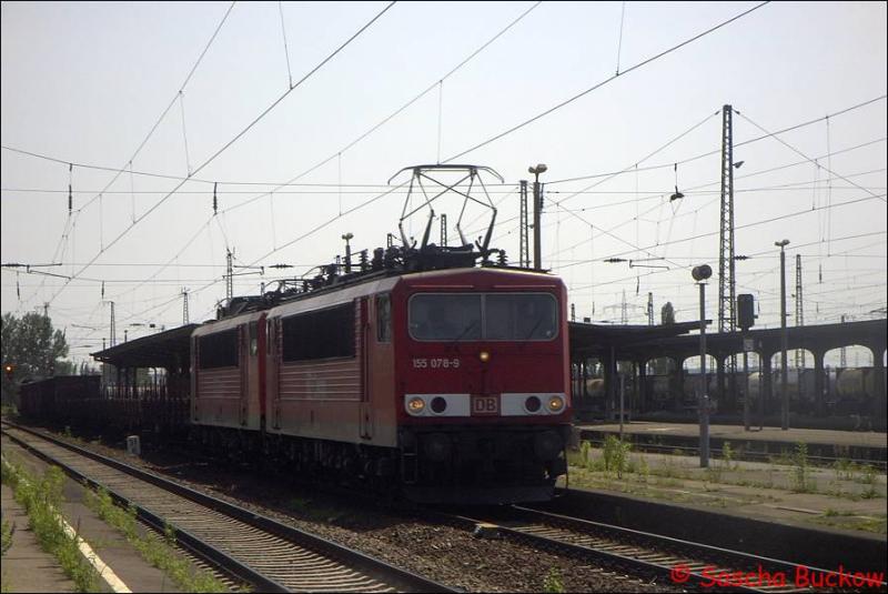 Am 29.5 durchfahren die Loks 155 078-9 und 155 070-6 mit GZ 51633 den Bahnhof Grokorbetha in nrdlicher Richtung.