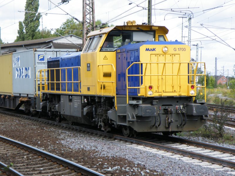 Am 2.September 09 durchfuhr die VPS G1700 Lok 1705 den Bahnhof Lehrte mit einem langen Containerzug Richtung Braunschweig.